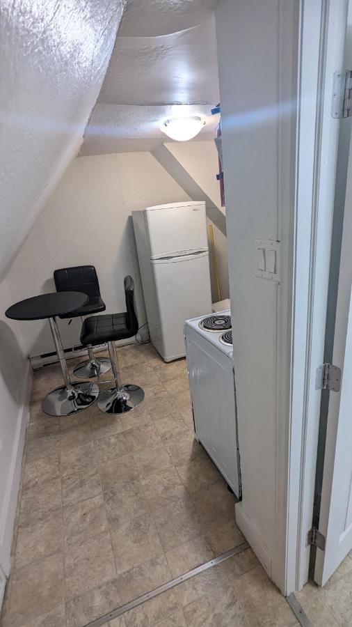 Cozy Downtown One Bedroom Free Parking Kingston Exteriör bild